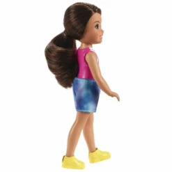 Barbie Pop Chelsea Met Bruin Haar En Top Met Hondje Op Skateboard -Bruder Winkel barbie club chelsea bruin haar 1
