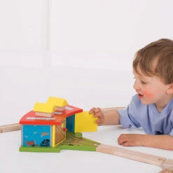 BigJigs BJT119 Rail Remise Voor 3 Treinen -Bruder Winkel remise 3 treinen bigjigs bjt119 1 1