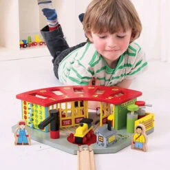 BigJigs BJT192 Rail Remise Voor 5 Treinen 5 BigJigs BJT192 Rail Remise Voor 5 Treinen -Bruder Winkel remise 5 treinen bijigs bjt192 1 1